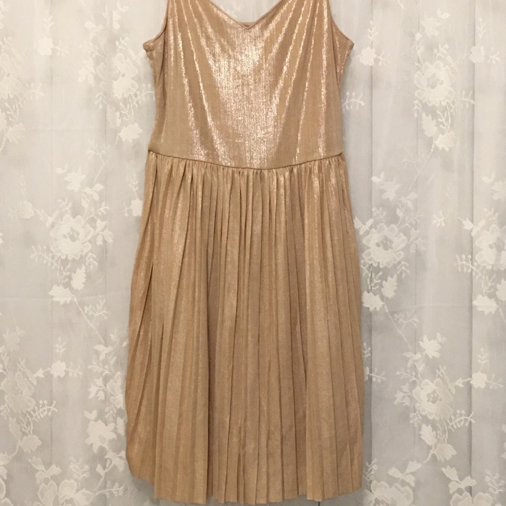Dress - Picture 2 of 9